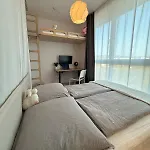 Easy Access Bright 1br With Underground Parking Praga