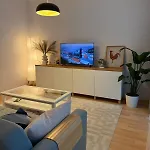 Easy Access Bright 1br With Underground Parking Apartamento Praga