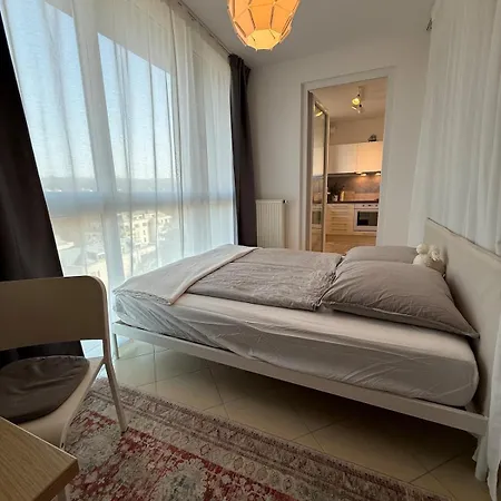 Easy Access Bright 1br With Underground Parking Praga