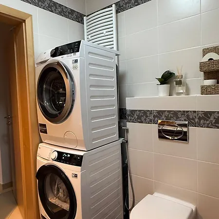 Easy Access Bright 1br With Underground Parking * Praga