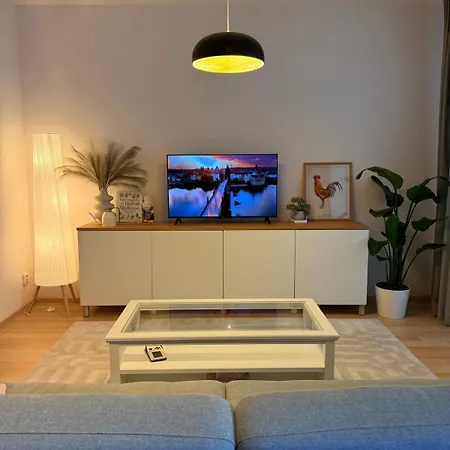 Easy Access Bright 1br With Underground Parking Lejlighed