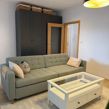 Easy Access Bright 1br With Underground Parking