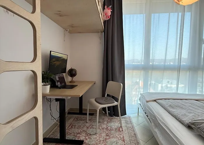 Easy Access Bright 1br With Underground Parking Prague