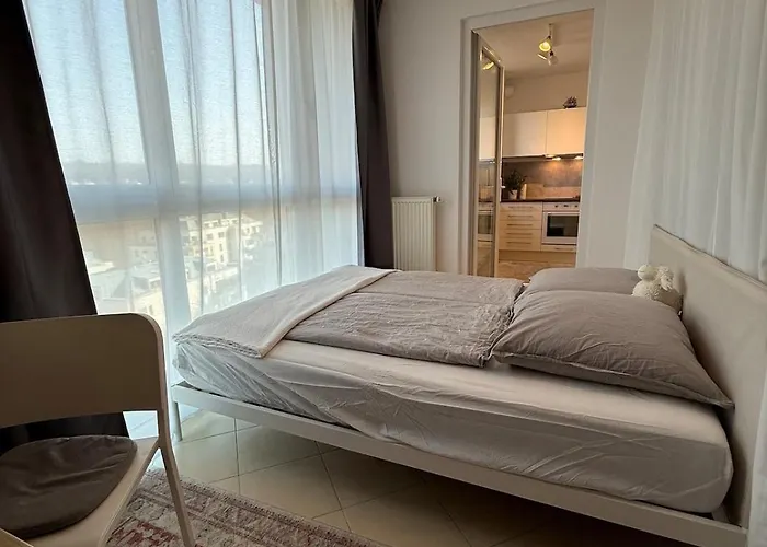 Easy Access Bright 1br With Underground Parking Praga