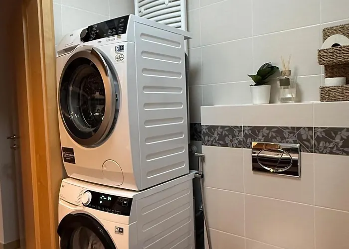 Easy Access Bright 1br With Underground Parking * Praga