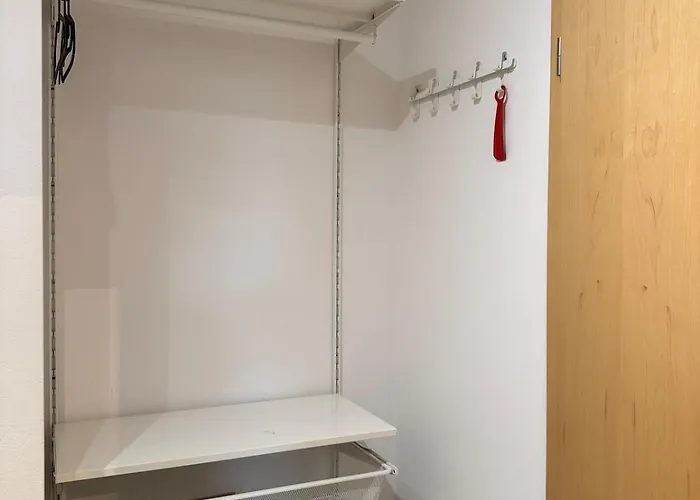Easy Access Bright 1br With Underground Parking