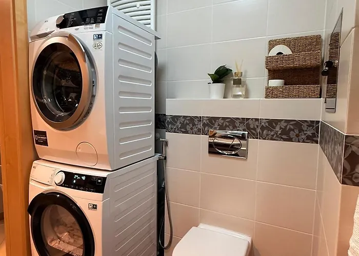 Easy Access Bright 1br With Underground Parking * Praga