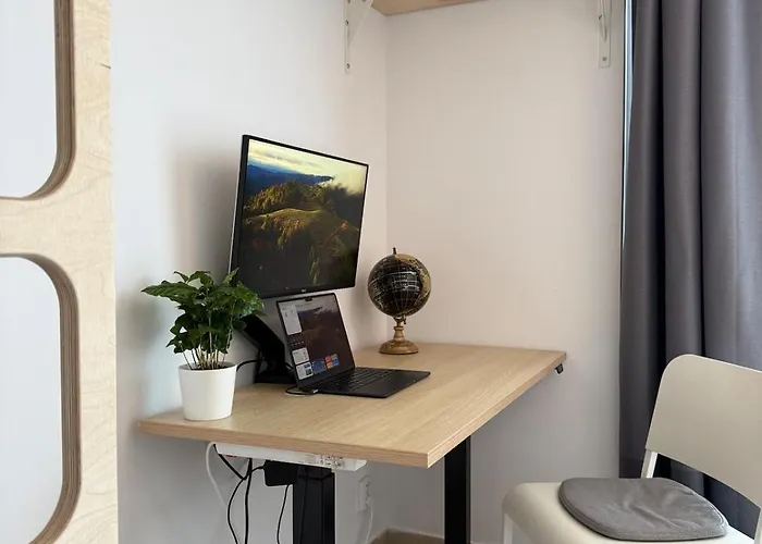 Easy Access Bright 1br With Underground Parking