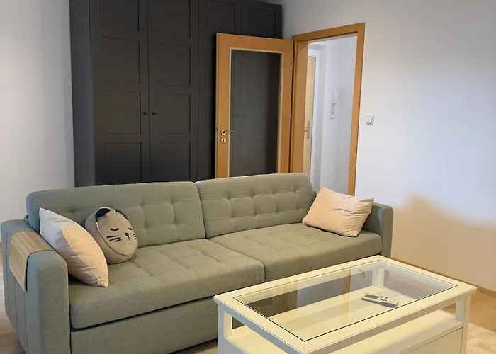 Easy Access Bright 1br With Underground Parking